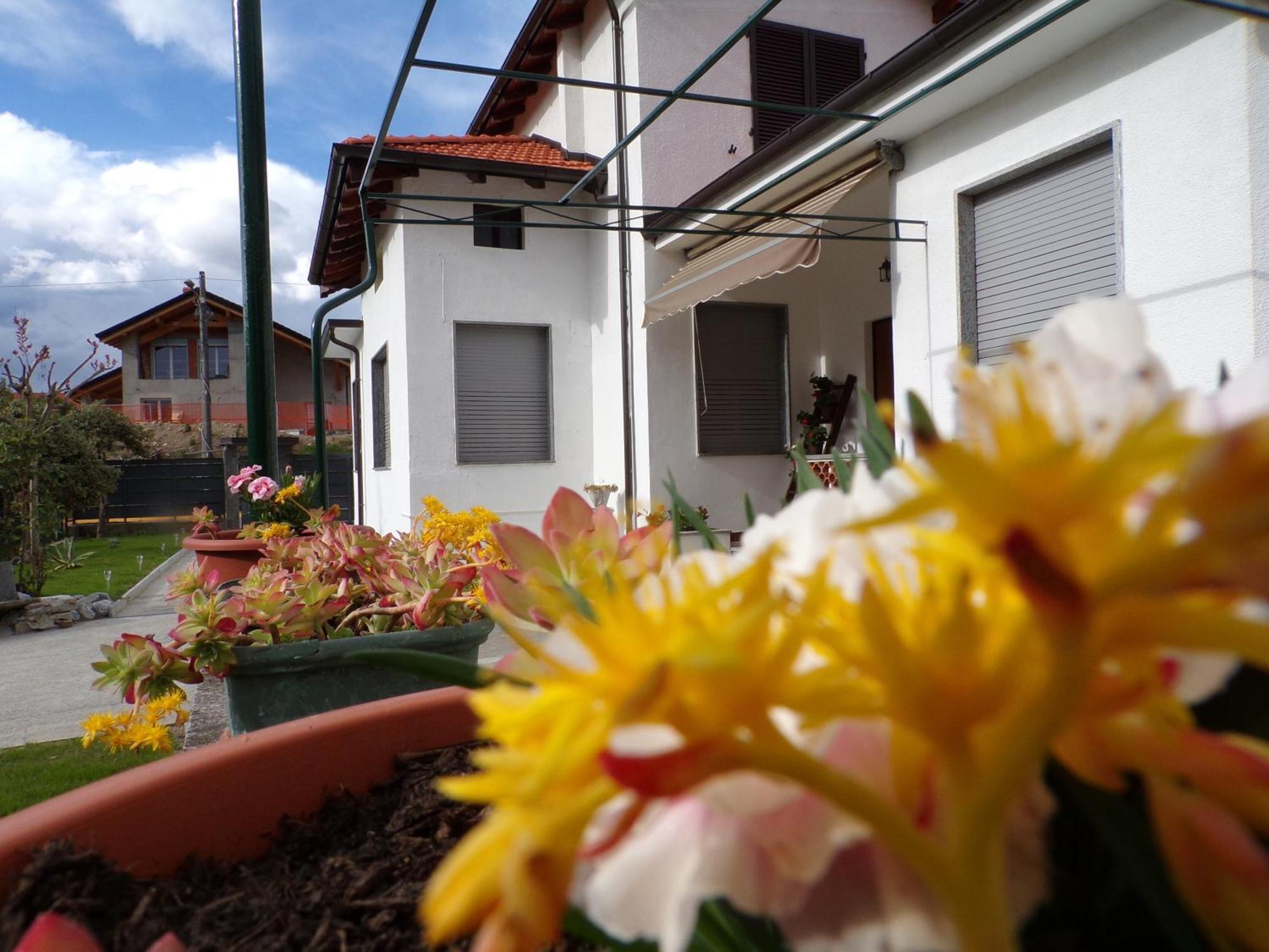 Casa Vacanze Terra Di Mezzo Invorio Inferiore Exterior photo